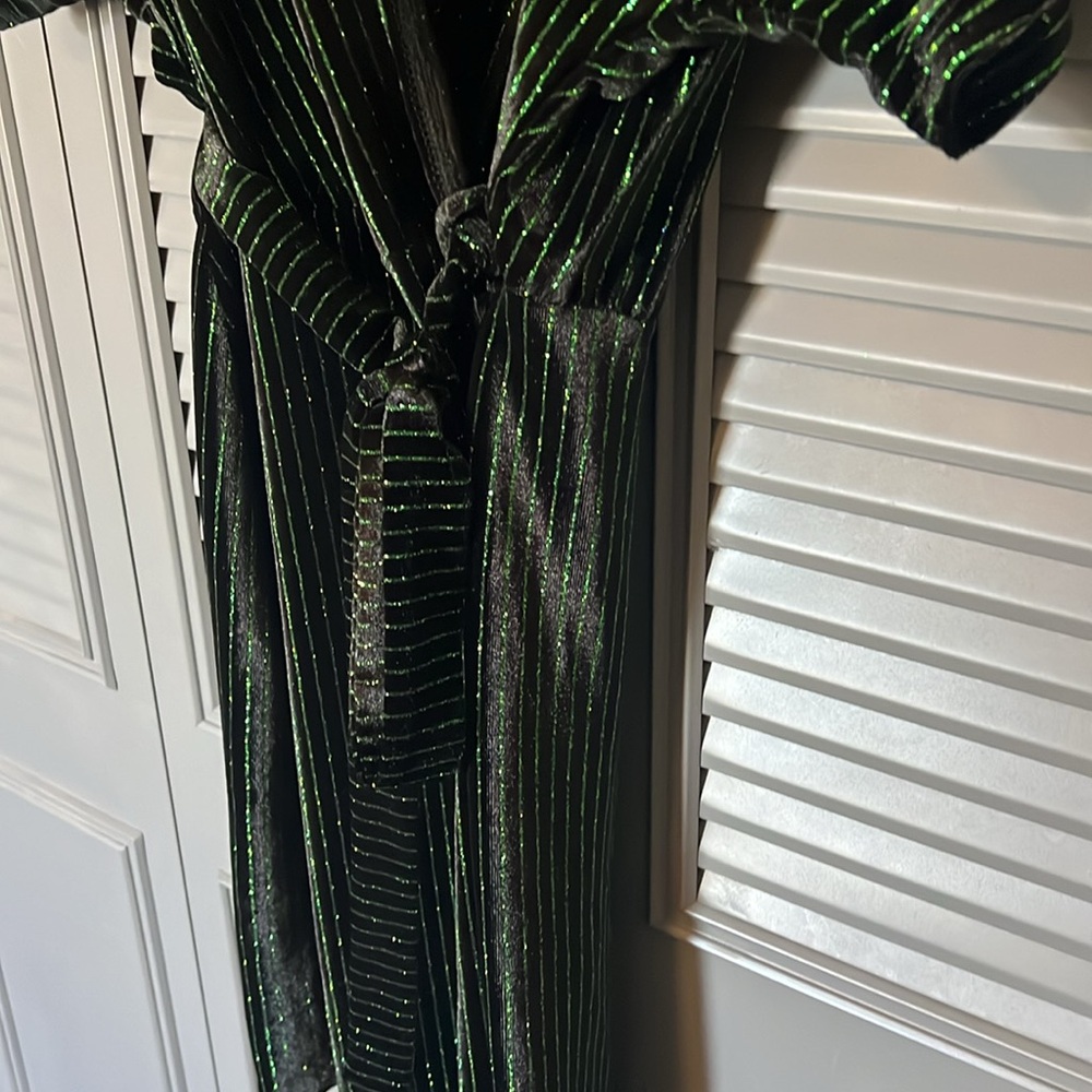 Flounce London : Black and Green Wrap Dress - 6 - Picture 5 of 10